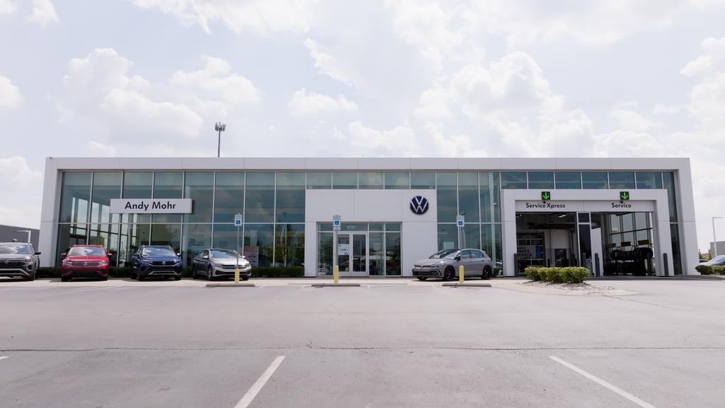 Dealership gallery photo 1